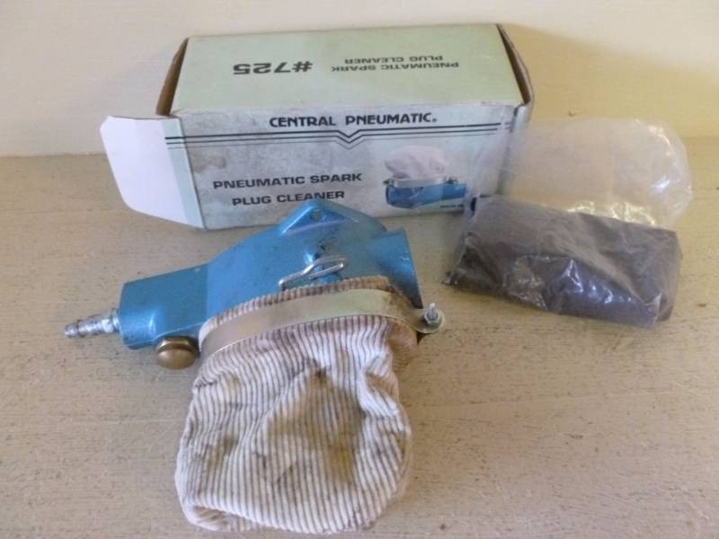lot 22 image: Pneumatic Tools