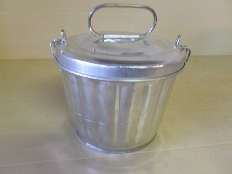 lot 34 image: German Cake Pan