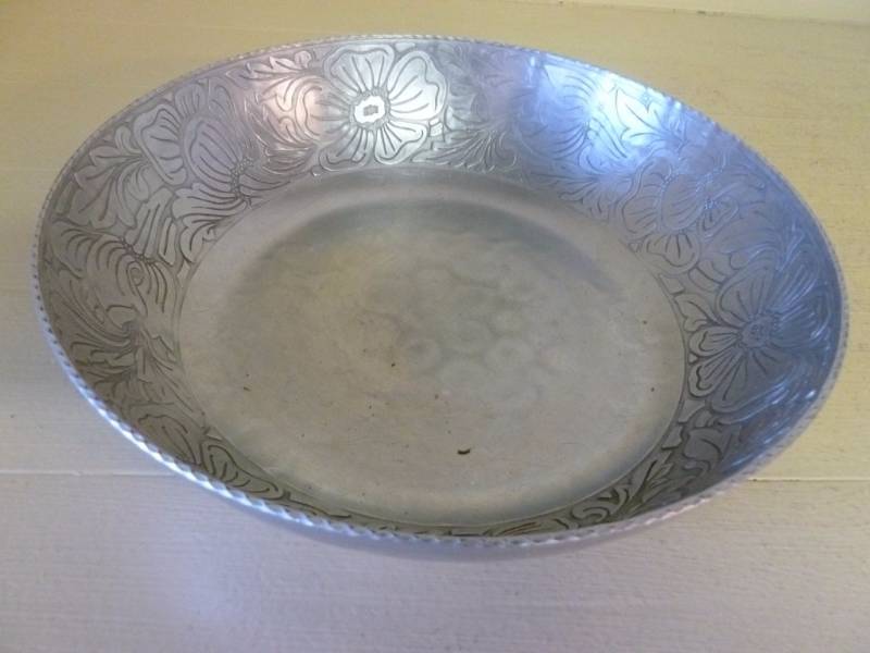 lot 46 image: Decorative