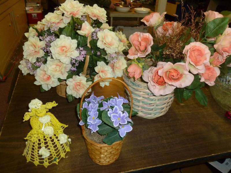 lot 49 image: Artificial Flowers