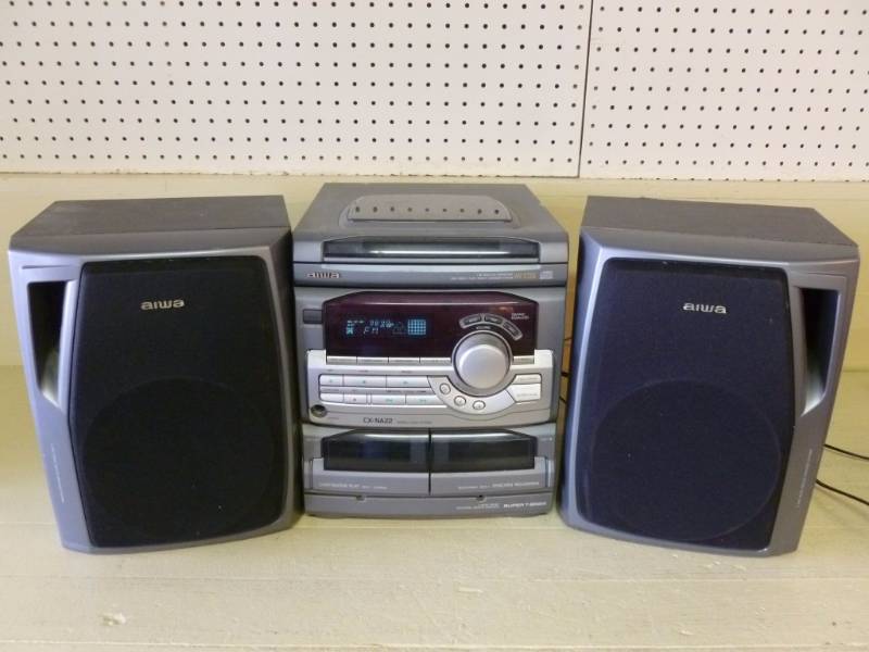 lot 70 image: Aiwa Shelf Stereo