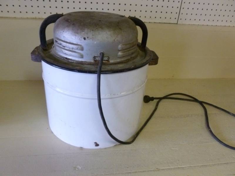 lot 73 image: Vintage Wash Machine