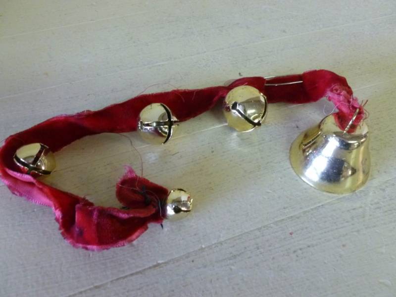 lot 75 image: Sleigh Bells