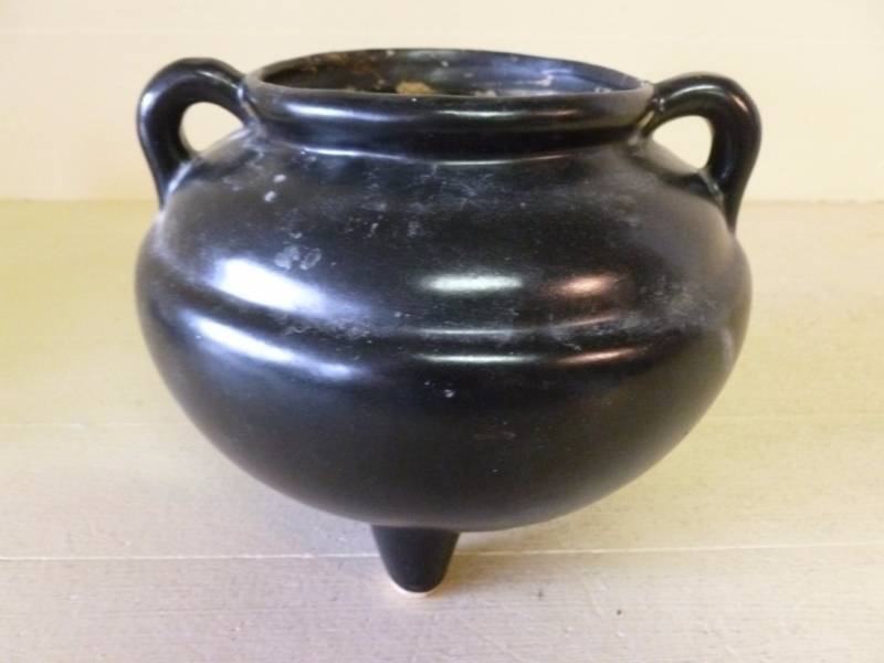 lot 82 image: Roseville Planter