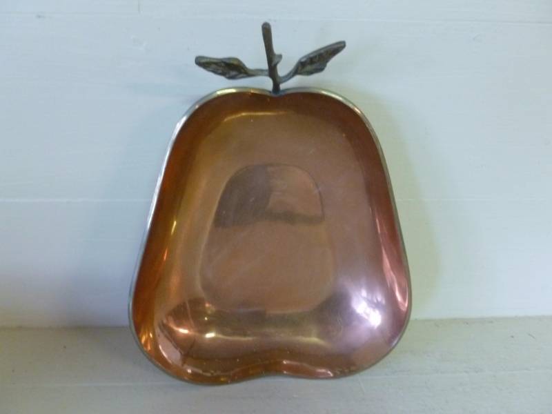 lot 89 image: Copper Apple