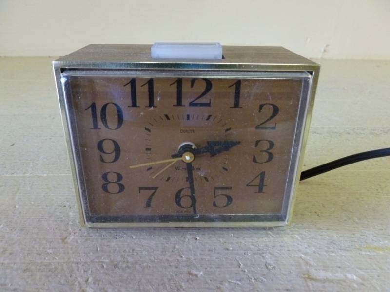 lot 90 image: Alarm Clock