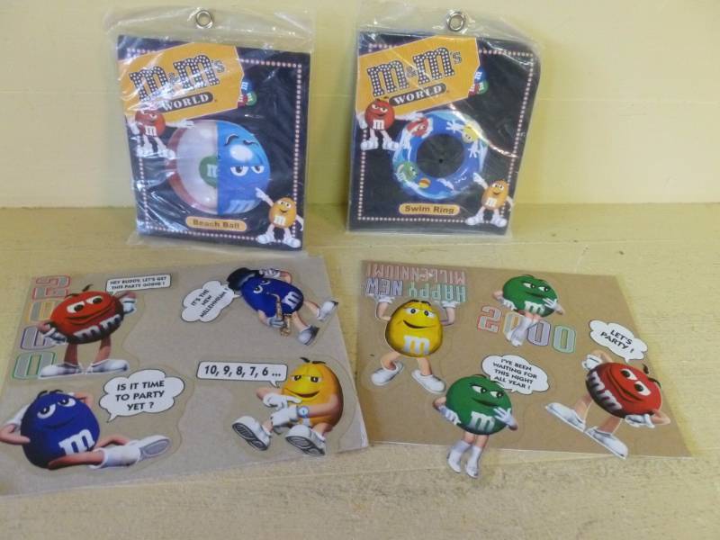 lot 121 image: Collectible M & M