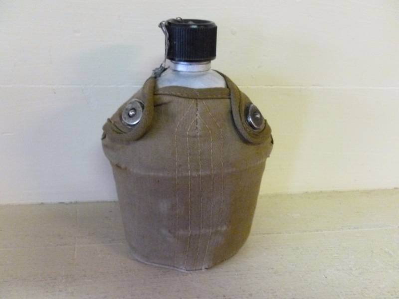 lot 136 image: Military Canteen