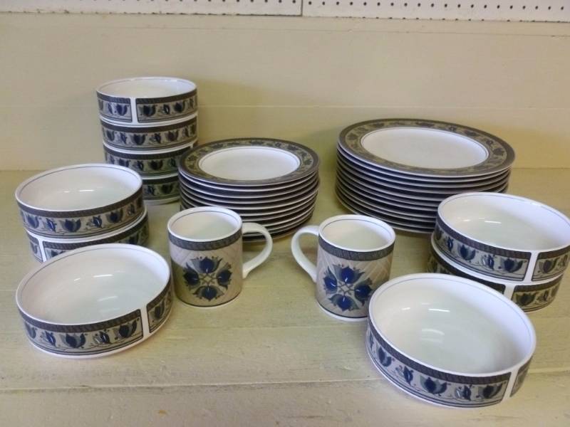 lot 138 image: Mikasa Dish Set