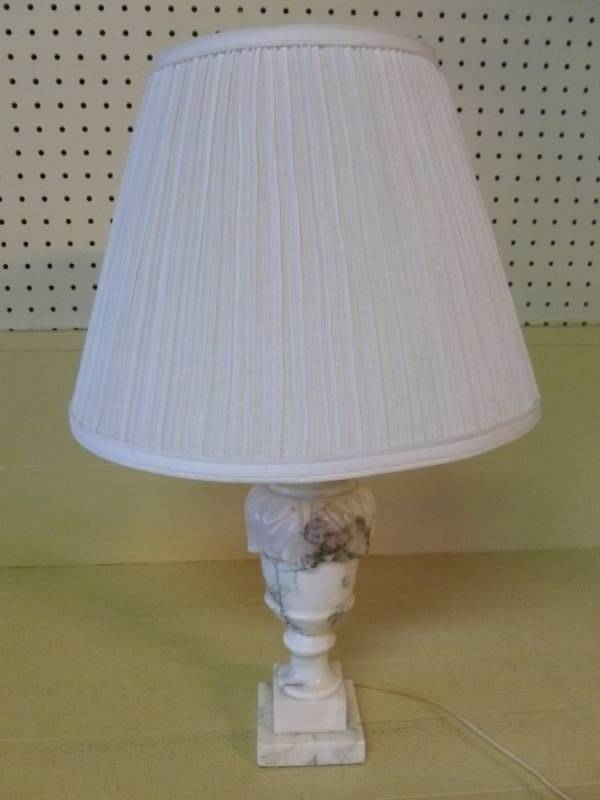 lot 163 image: Vintage Lamp