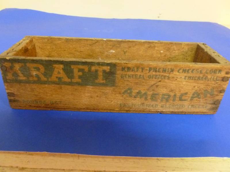 lot 183 image: Vintage Cheese Box