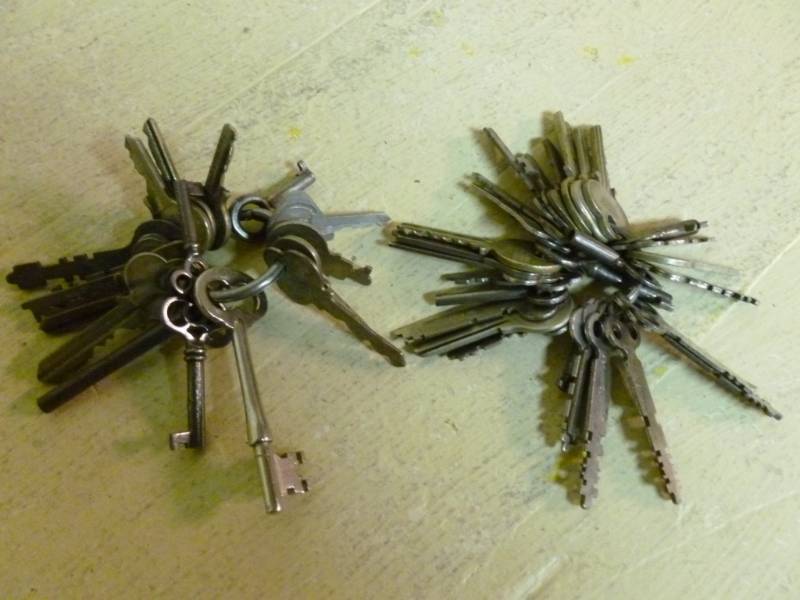 lot 236 image: Vintage Keys