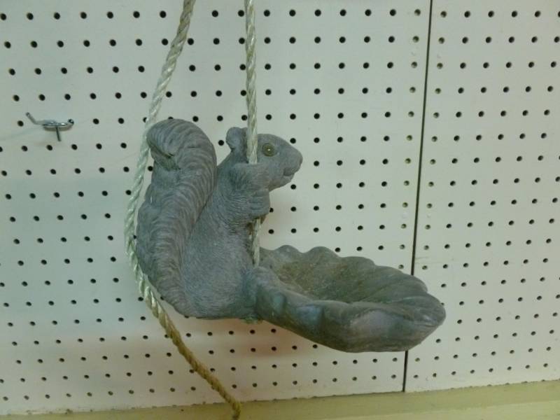 lot 242 image: Yard Decoration