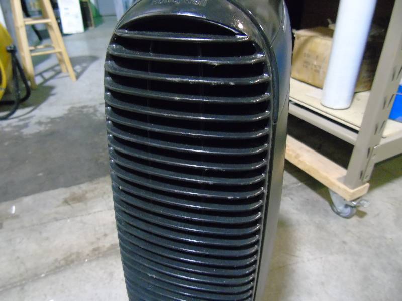lot 20 image: Honeywell HHT-149 HEPAClean Antibacterial Air Purifier with UV Light