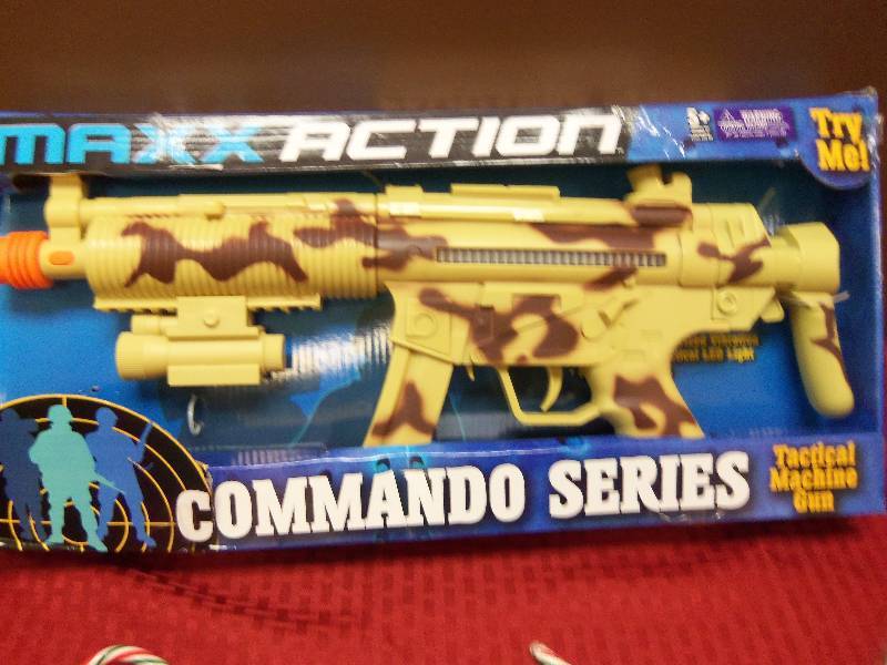 lot 81 image: Maxx Action Commando Series