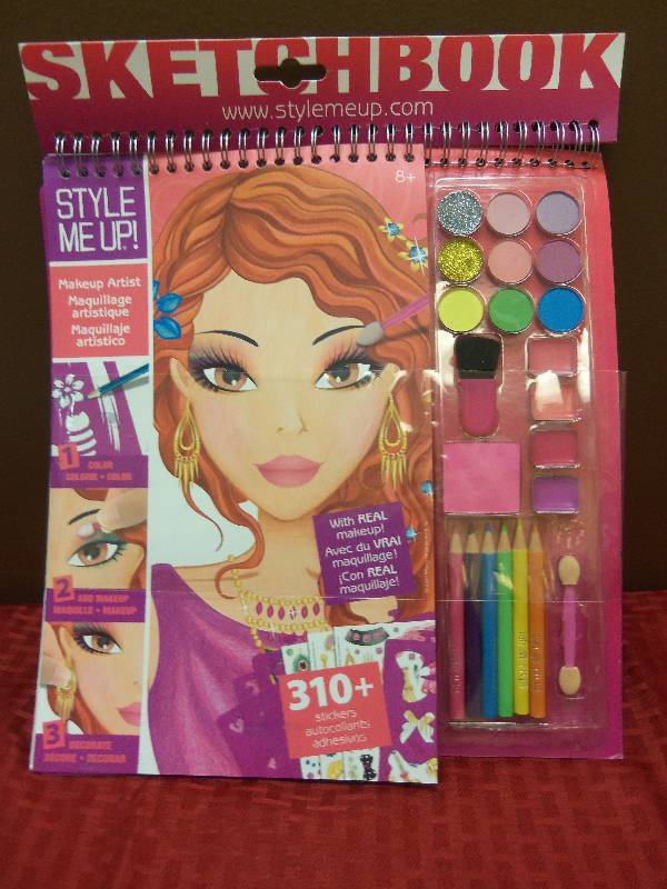 lot 104 image: Style Me Up Book