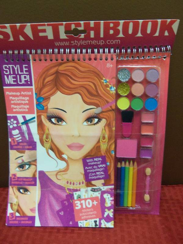 lot 144 image: Style Me Up Book