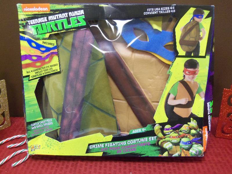 lot 145 image: TMNT Crime Fighting Costume Set