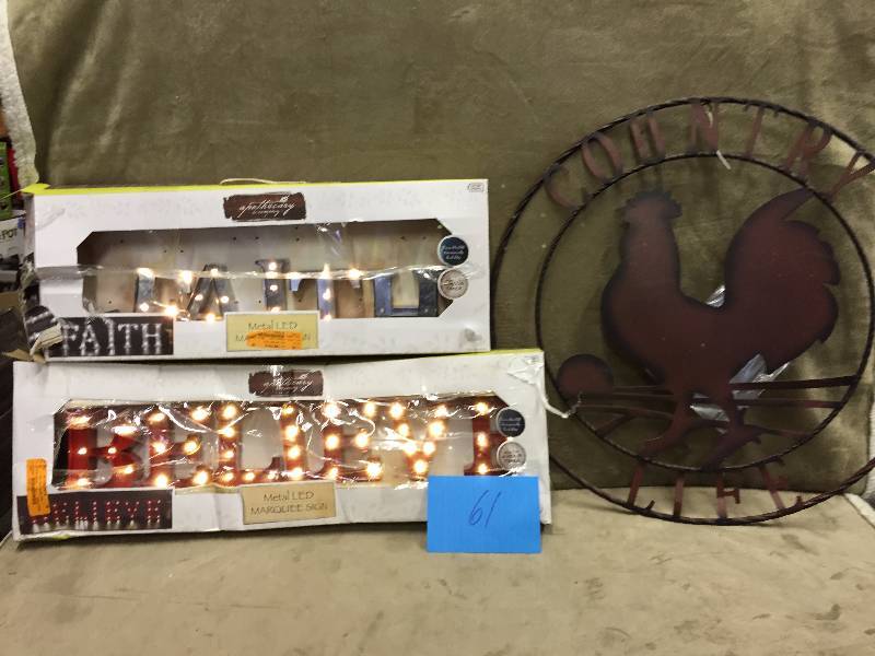 Lot of decorative items