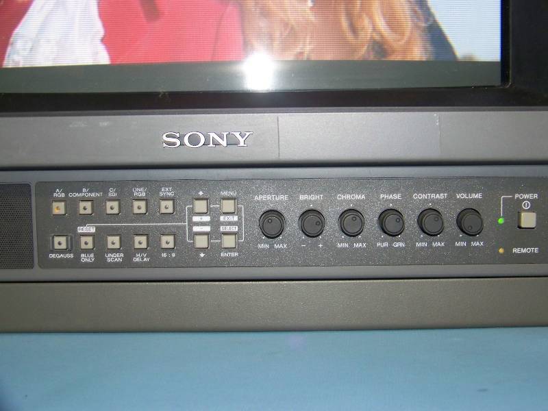 lot 86 image: 14, Sony, Trinitron, Color Video Monitor in Rack Shelf