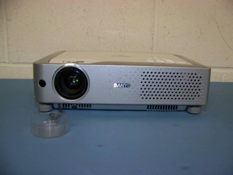 lot 22 image: Sanyo, PLC-XU73, LCD Projector with Remote Control, Cables and Original Box