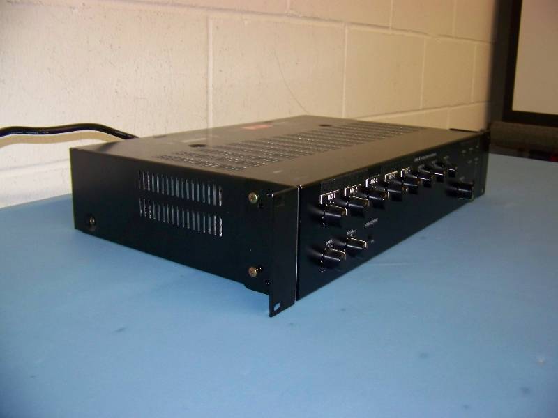 lot 39 image: TOA, 900 Series II, 8-Channel, Modular Mixer  Preamplifier  Preamp with (7) Rear Modules