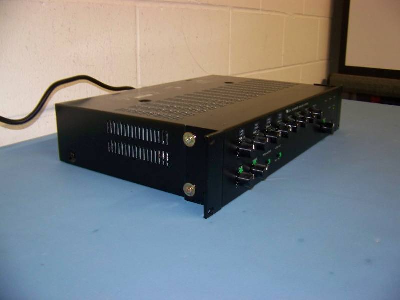 lot 38 image: TOA, 900 Series II, 8-Channel, Mixer  Power Amplifier  Amp with (4) Rear Modules