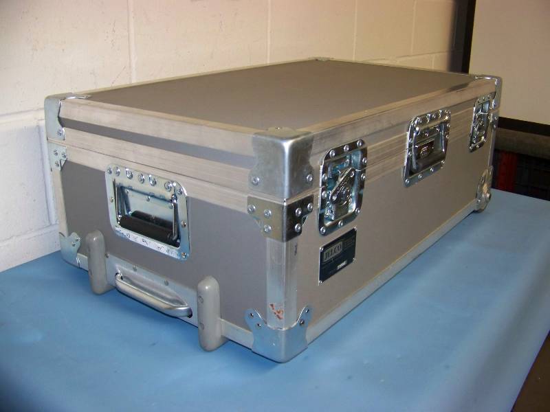 lot 47 image: Jelco, Hard-Sided, Padded Inside Travel Case on Wheels with Telescoping Handle
