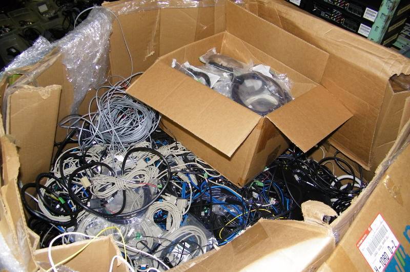 lot 113 image: Huge box of Cables  Wires