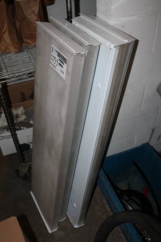 Fluorescent Light Fixtures (4)