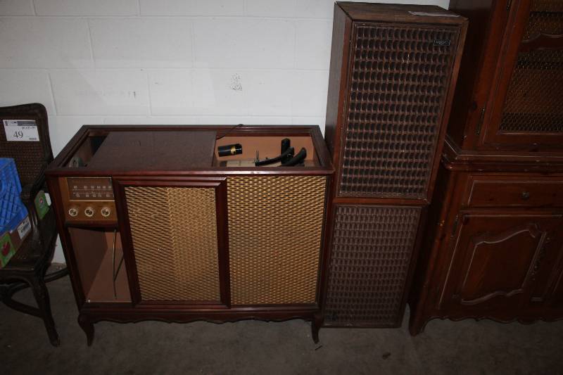 Vintage Magnificent Magnavox Stereo Set - Phonograph Console