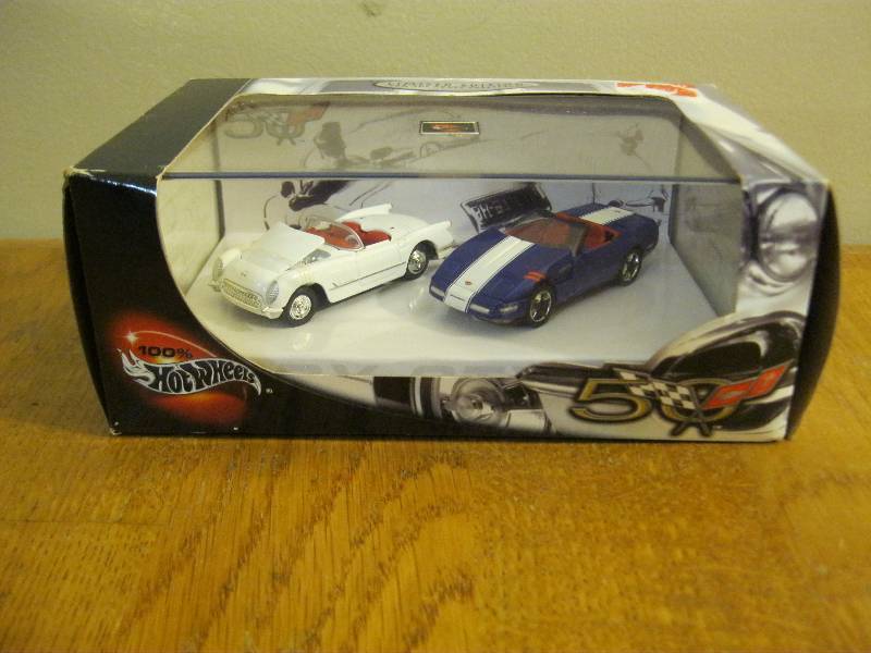 lot 3 image: New In The Box Hotwheel Collector Cars