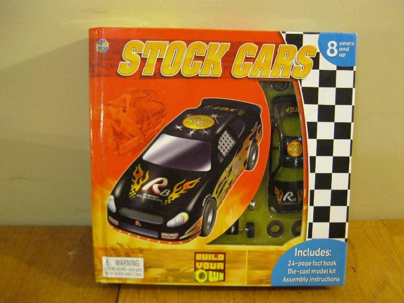 lot 19 image: New Stock Car Die Cast Model Kit