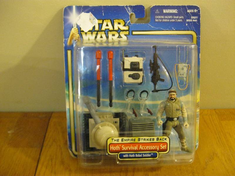 lot 20 image: Star Wars Figure Set, Hoth Survival Accessory