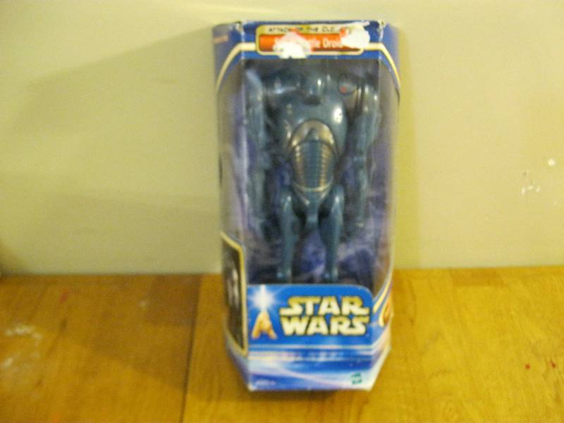 lot 22 image: Battle Droid, Star Wars Figure, Wear To Box