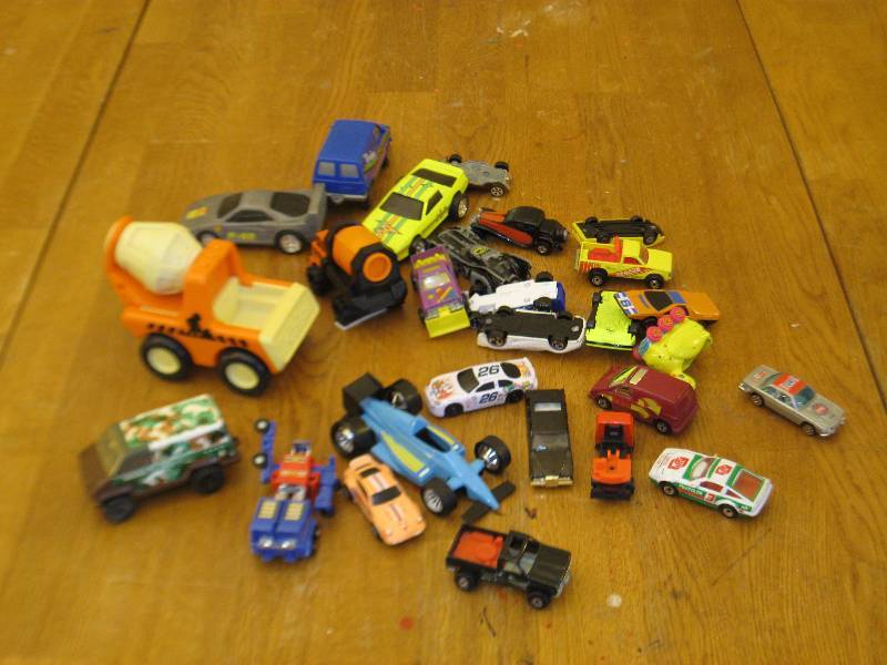 lot 25 image: Lot Of Toy Cars