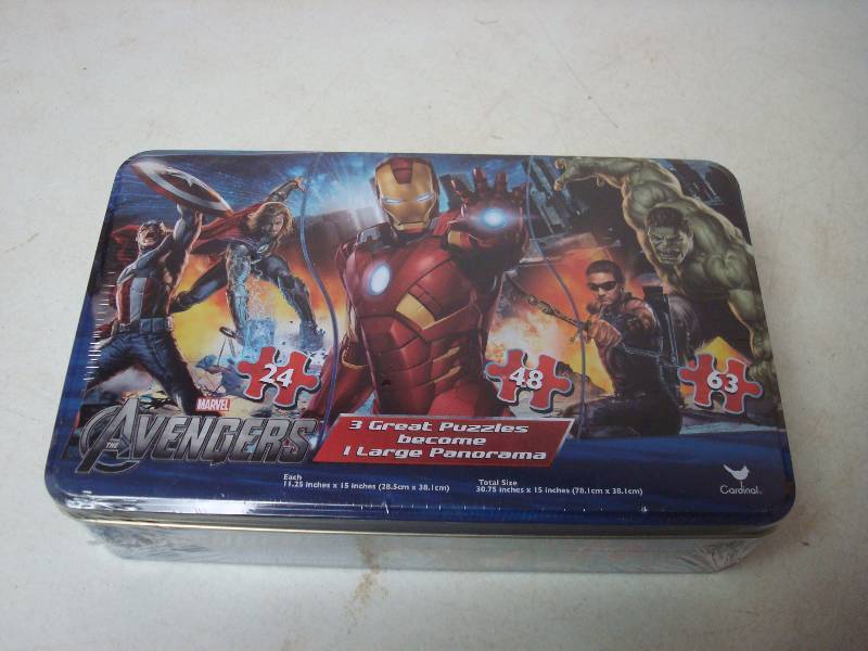lot 27 image: New Avengers Puzzle Set