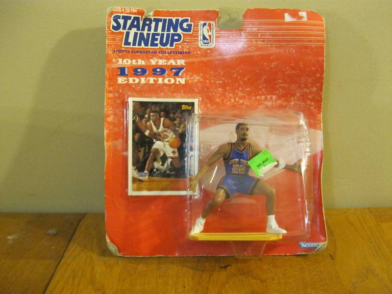 lot 41 image: Starting Line Up Figure Allen Houston, Wear To Package