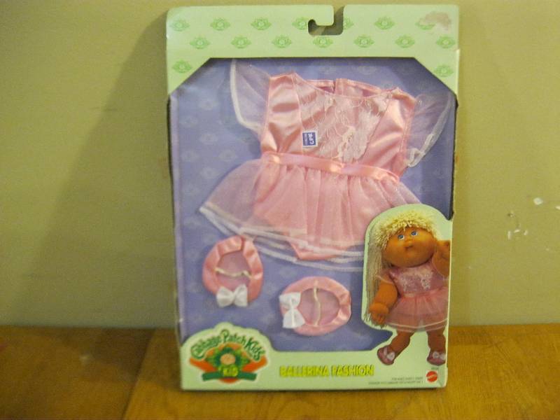 lot 48 image: Vintage Cabbage Patch Kids Dolls Clothes