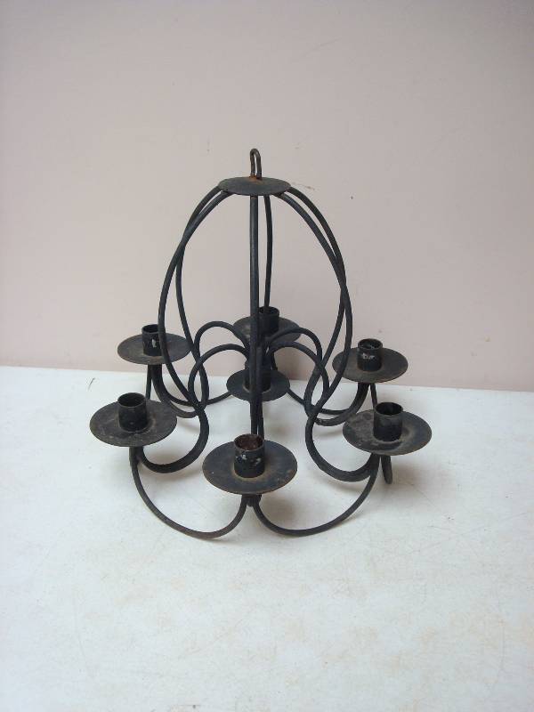 lot 59 image: Hanging Metal Candle Lamp