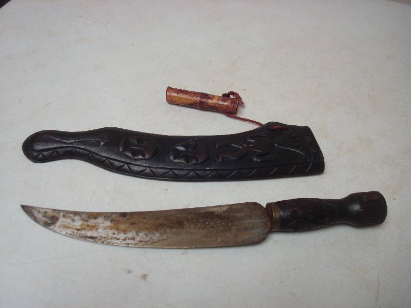 lot 68 image: Native Decor Knife, Some Wear