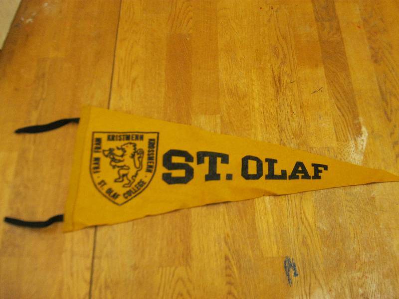 lot 88 image: Vintage St Olaf Flag