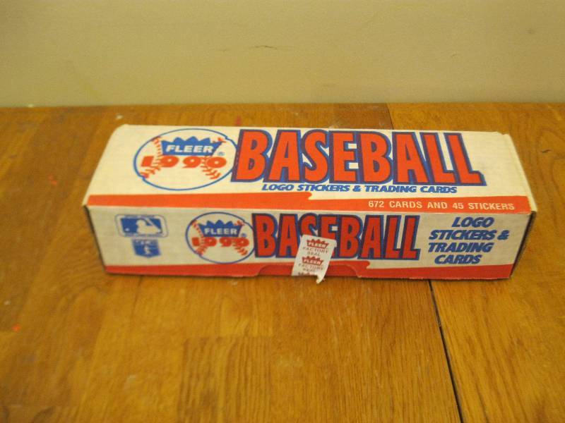 lot 95 image: Box Of Fleer 1990 Baseball Cards