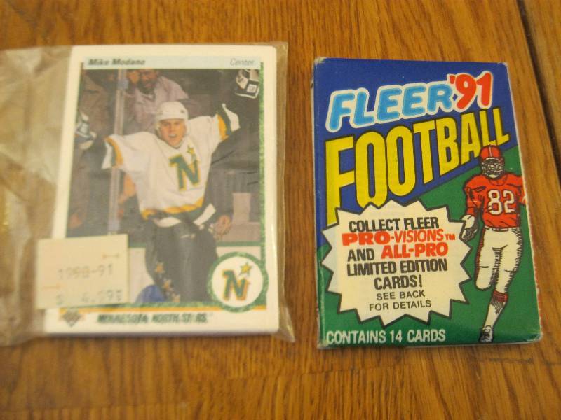lot 96 image: Northstar Card And Football Pack