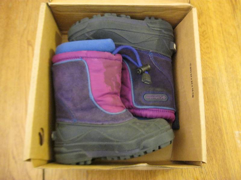 lot 118 image: Pair Of Girls Boots, Size 8