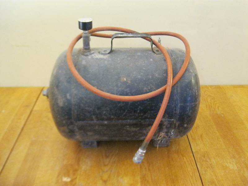 lot 128 image: Portable Air Tank