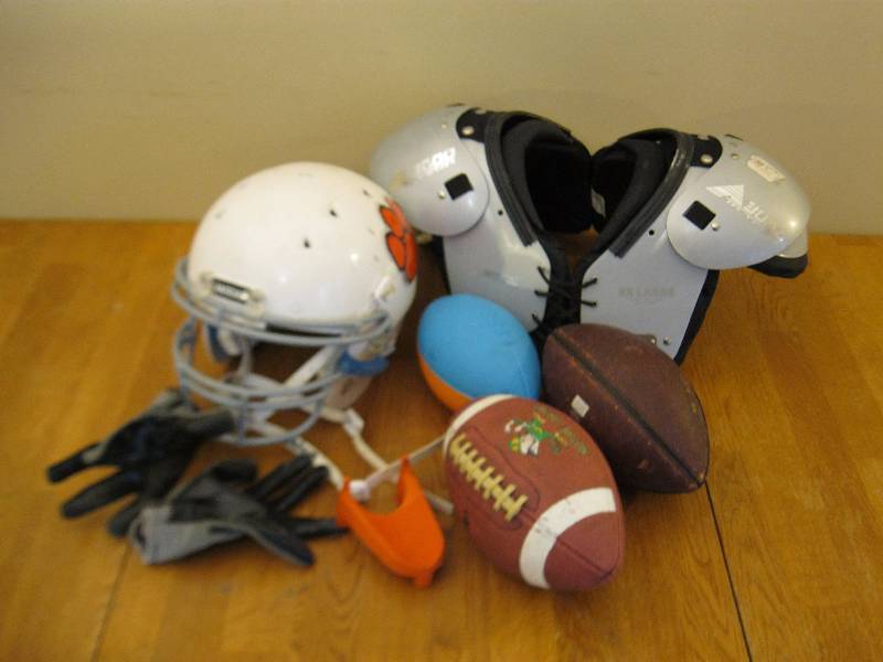 lot 129 image: Lot Of Sport Equipment Items
