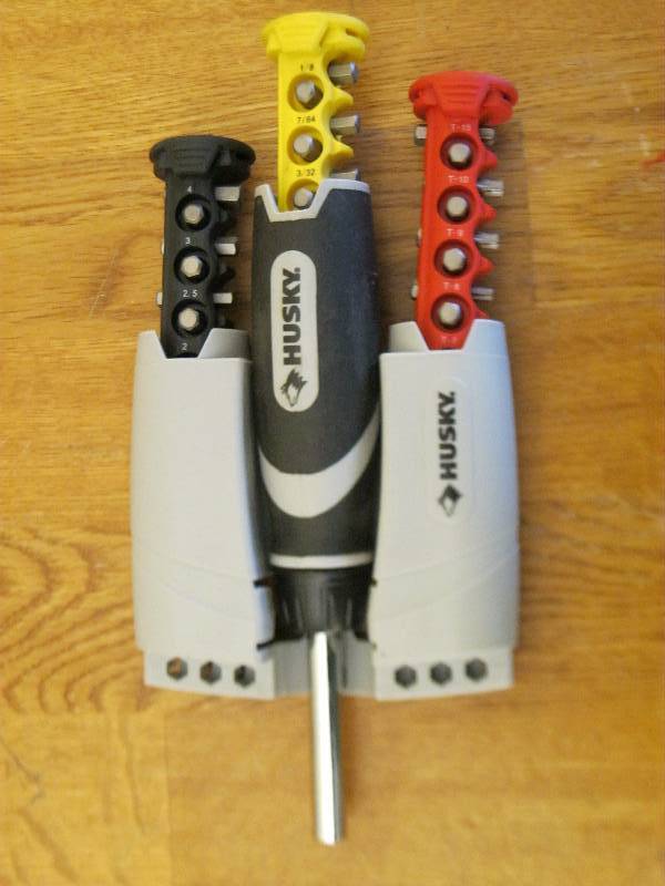 lot 136 image: Husky Multi Bit Screw Driver Set