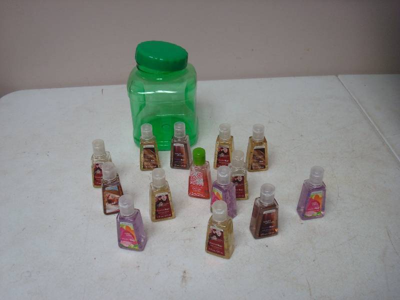 lot 157 image: Bath And Body Works Pocketbac Hand Gel, Some Used, Different Scents