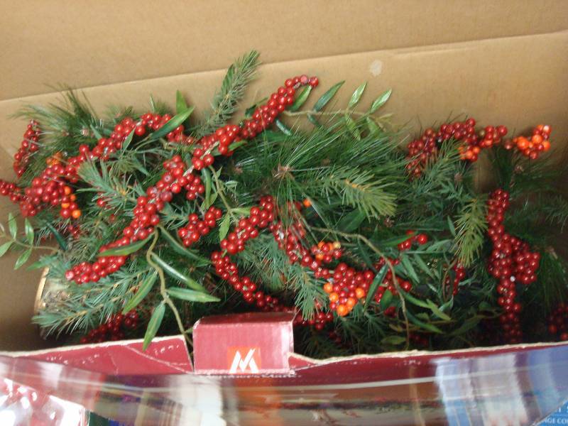 lot 162 image: Lot Of Christmas Items